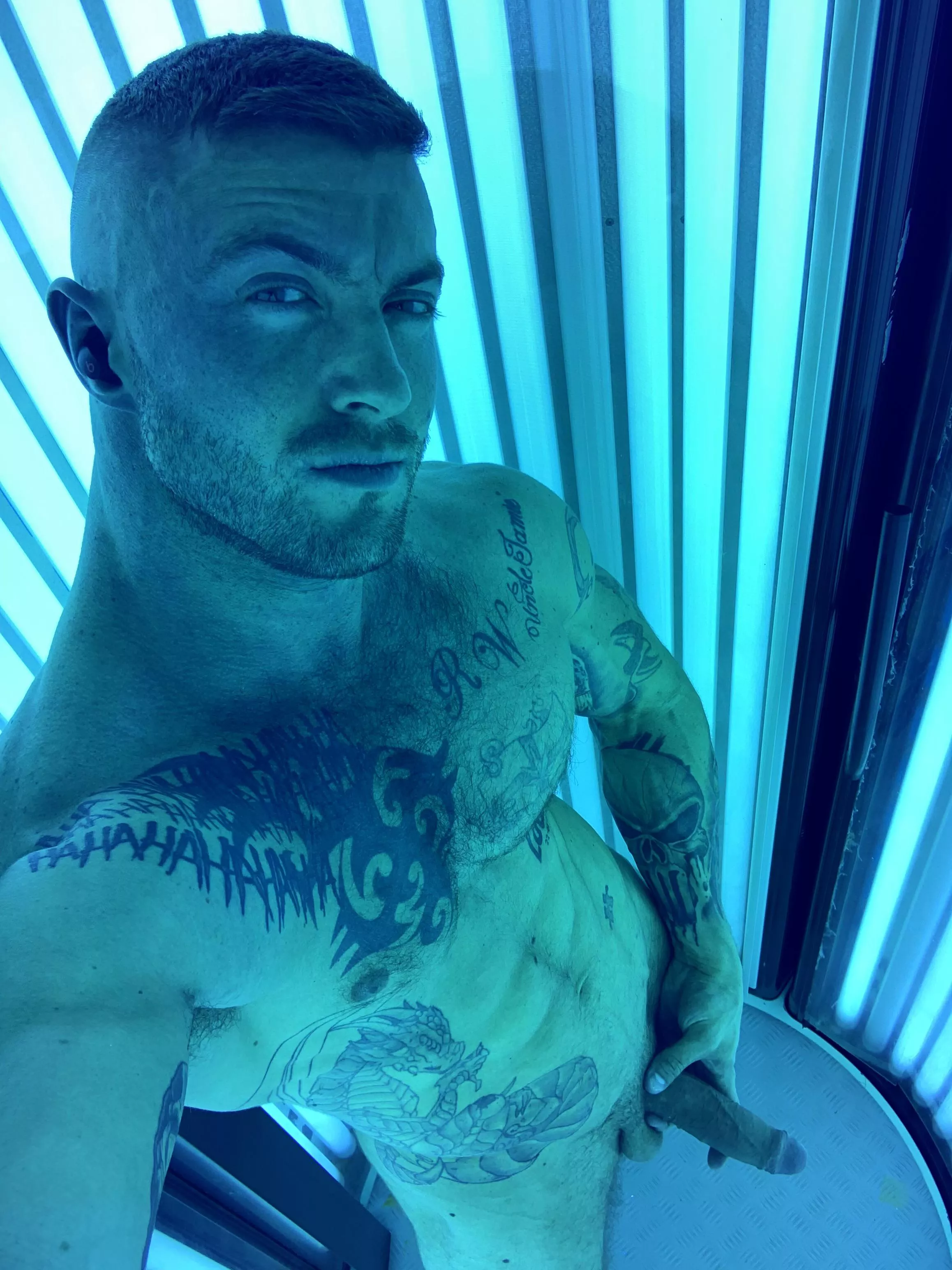 It’s getting hot in here 🥵(30) posted by James567326