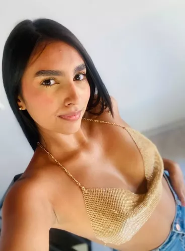 I've been told this top looks sexy on me posted by vyhang