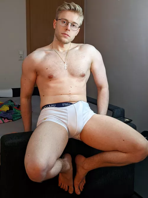 Just relaxing ;) by hanz_GORSKI