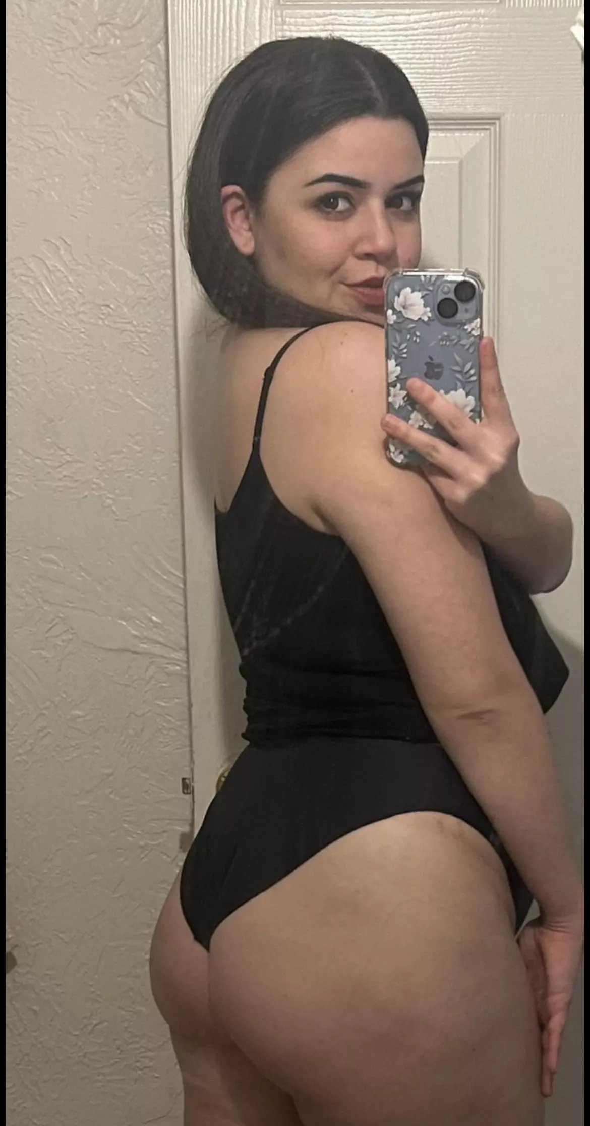 Latina mom booty. do you like? posted by Less-Income326