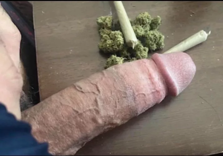 [m]Can’t wait to clock out 💨🌿🤘🏽 by 420curious562