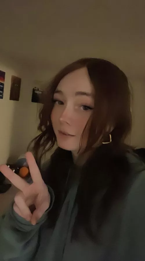 More swag makeup also earring by Mommy_Mia_Data