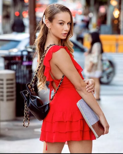 Naomi Swann by Deep-Examination973