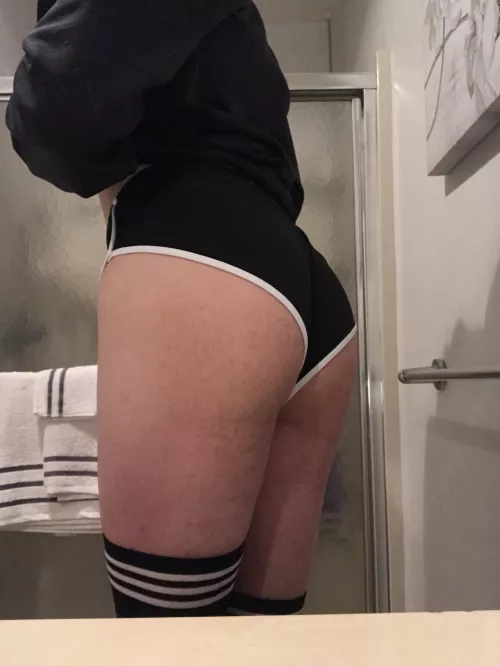 New outfit! How do I look? by Spymiboi