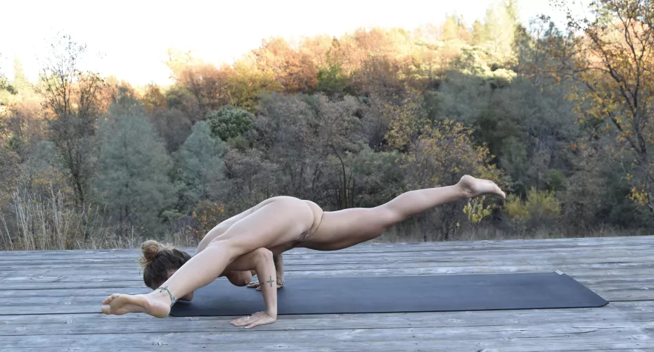 One of my favorite poses to do by kiki_azure