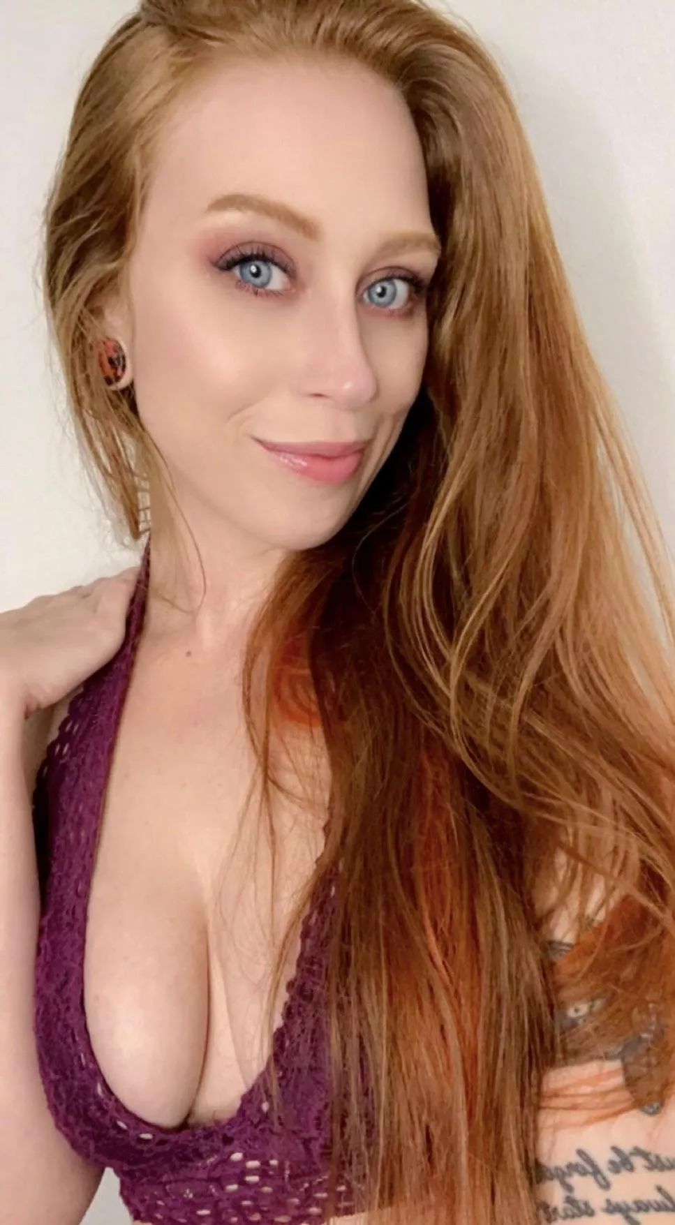 reddit redhead cleavage posted by istayyawayyyX