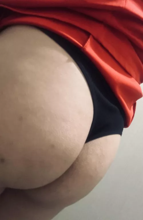 Slowly getting used to thongs [f] by Secret_Confusion2906