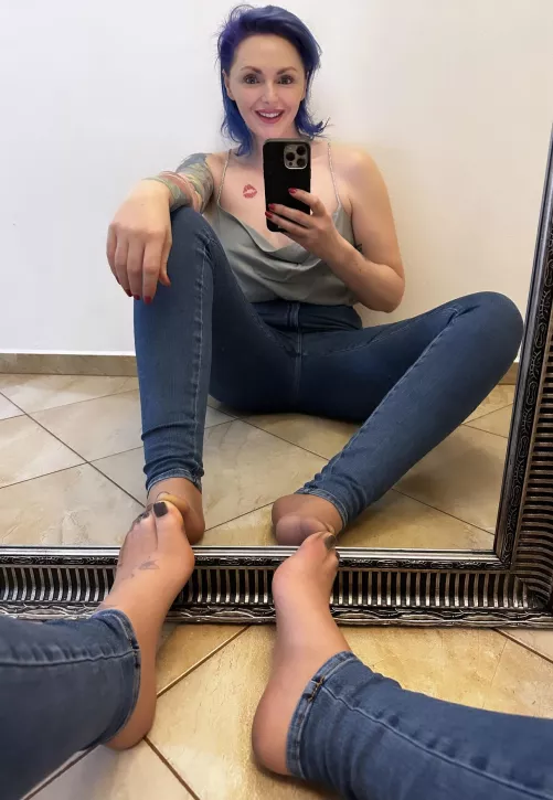 Smiles all morning by theinkedsiren1