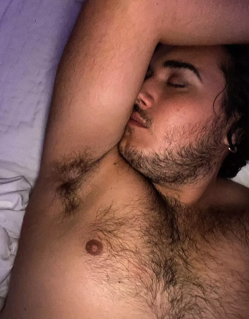 sniffinnn 🐷 posted by dxxxn96