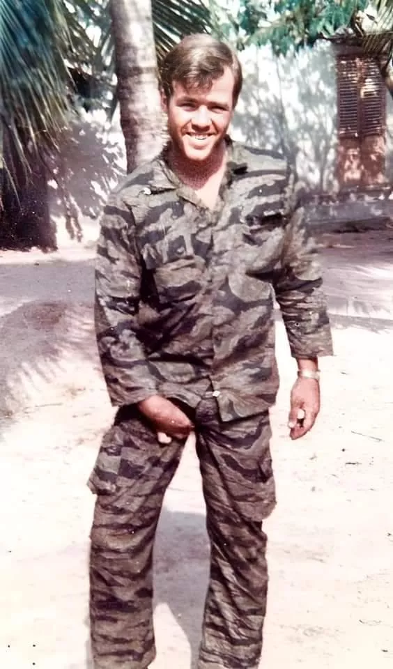 Soldier groping his uniformed bulge. posted by avgbrickguy