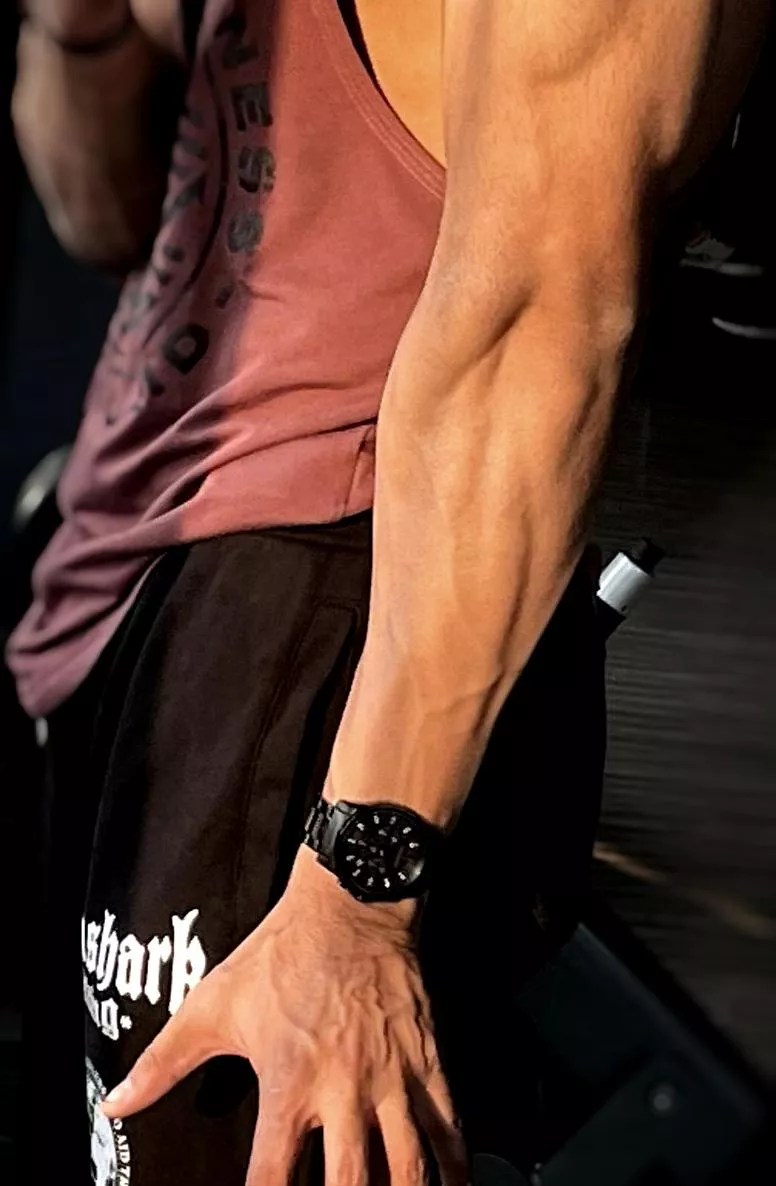 some pump and stretch posted by OmigoshOmi