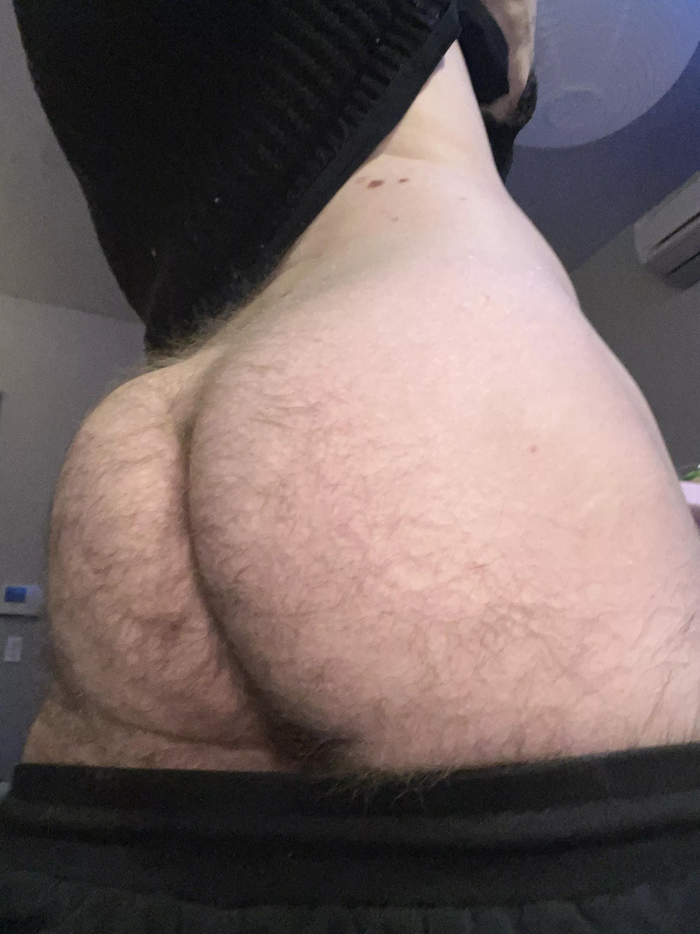 take a bite of this fuzzy peach posted by babyboi44