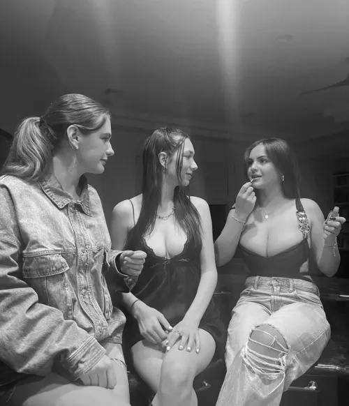 They can’t look away… by Knomer23