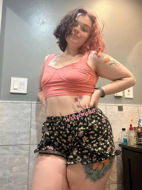 Thighs for squeezing by sxycmslut