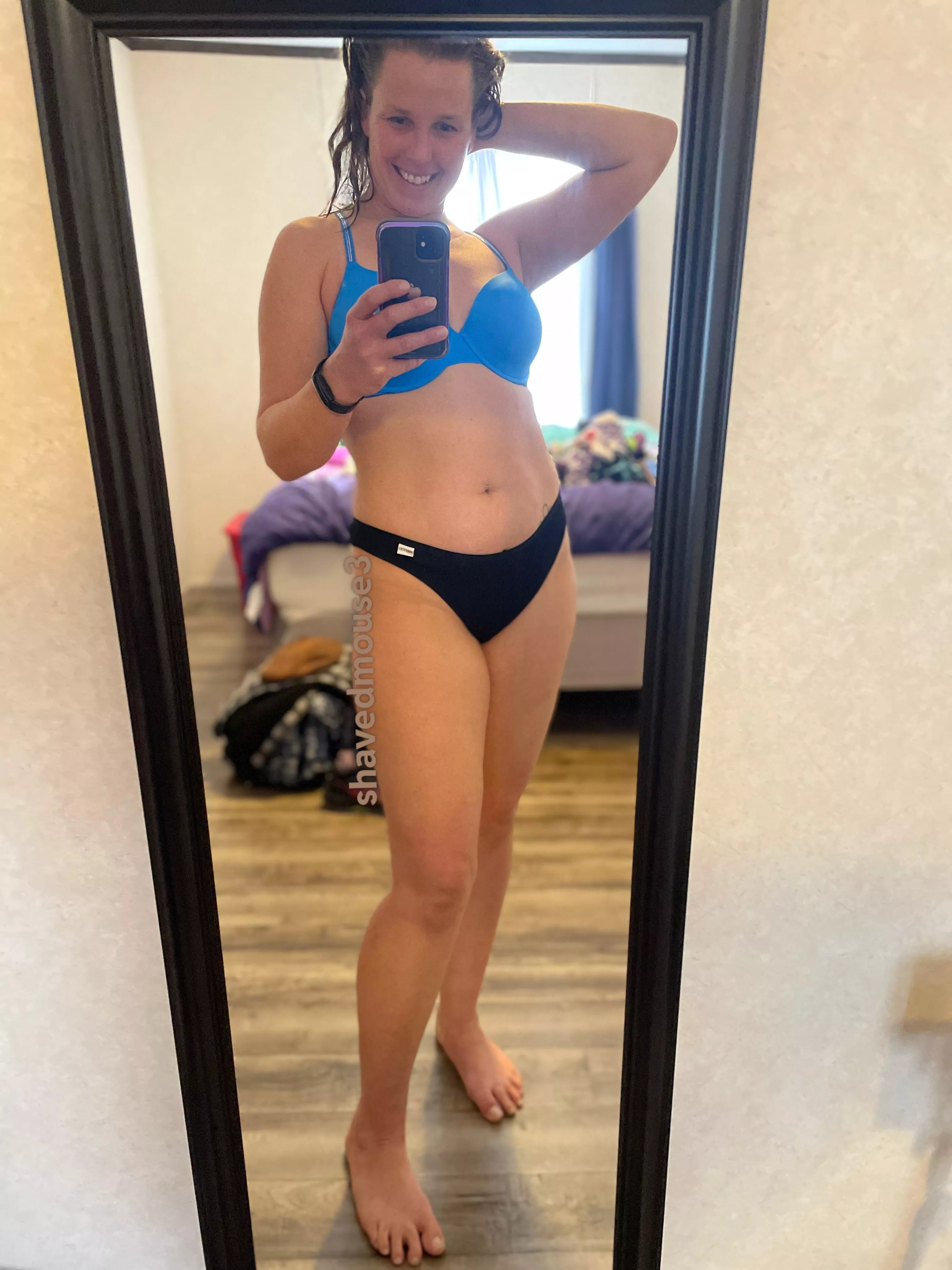 Thunderous thighs to go with the rainy weather outside posted by shavedmouse3