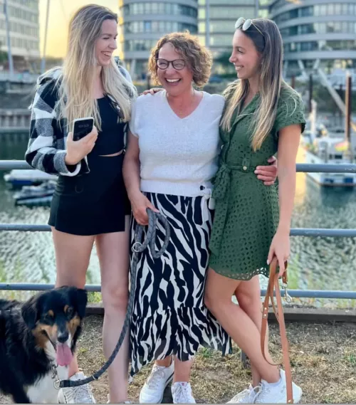 Two Girls with her mommy ;) by GloomyPharasing