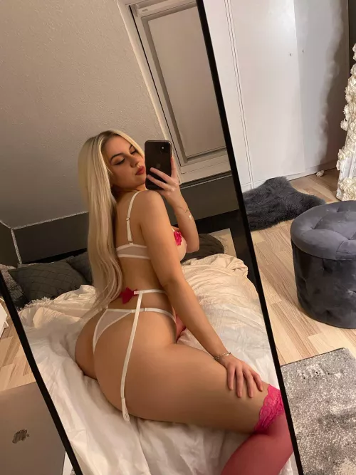 Waiting for a brave man to eat me hehe by Call_Me_Maybet