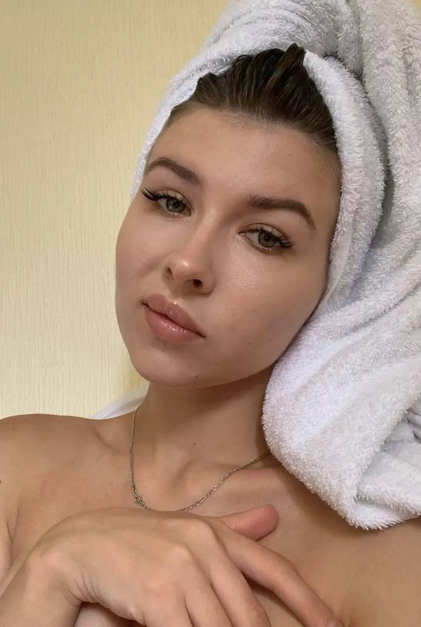 wanna be my roommate with benefits? posted by ktylol