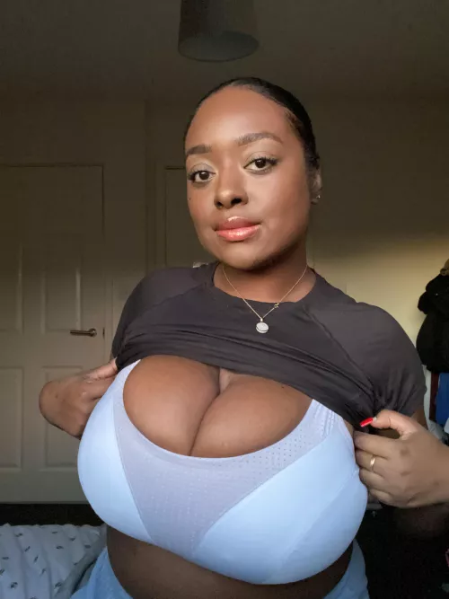 Wanna watch me jump?😏 by BlaiseLondon