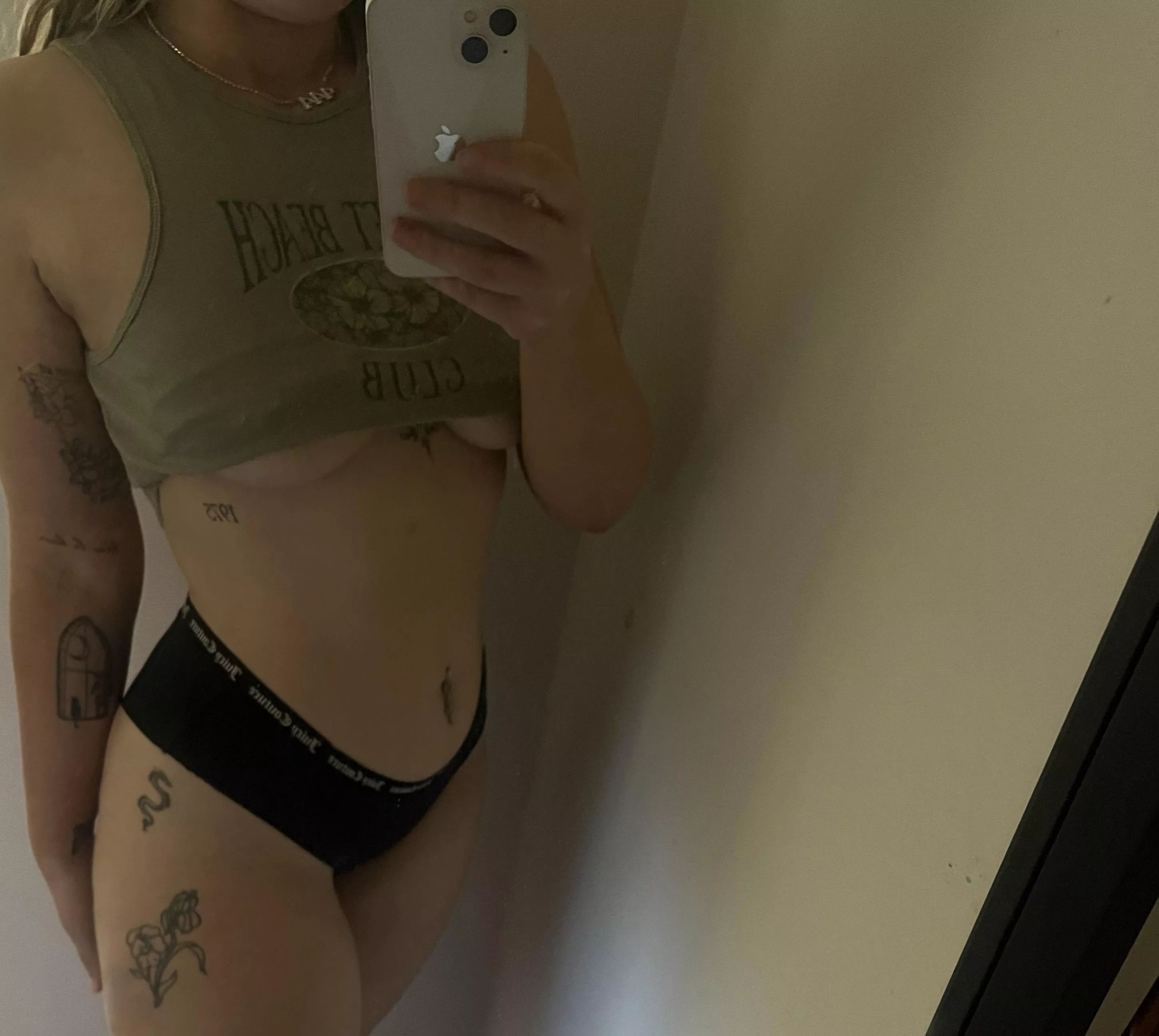 What do you rate my body? 19F btw 🥰💦 posted by Many_Coast1527
