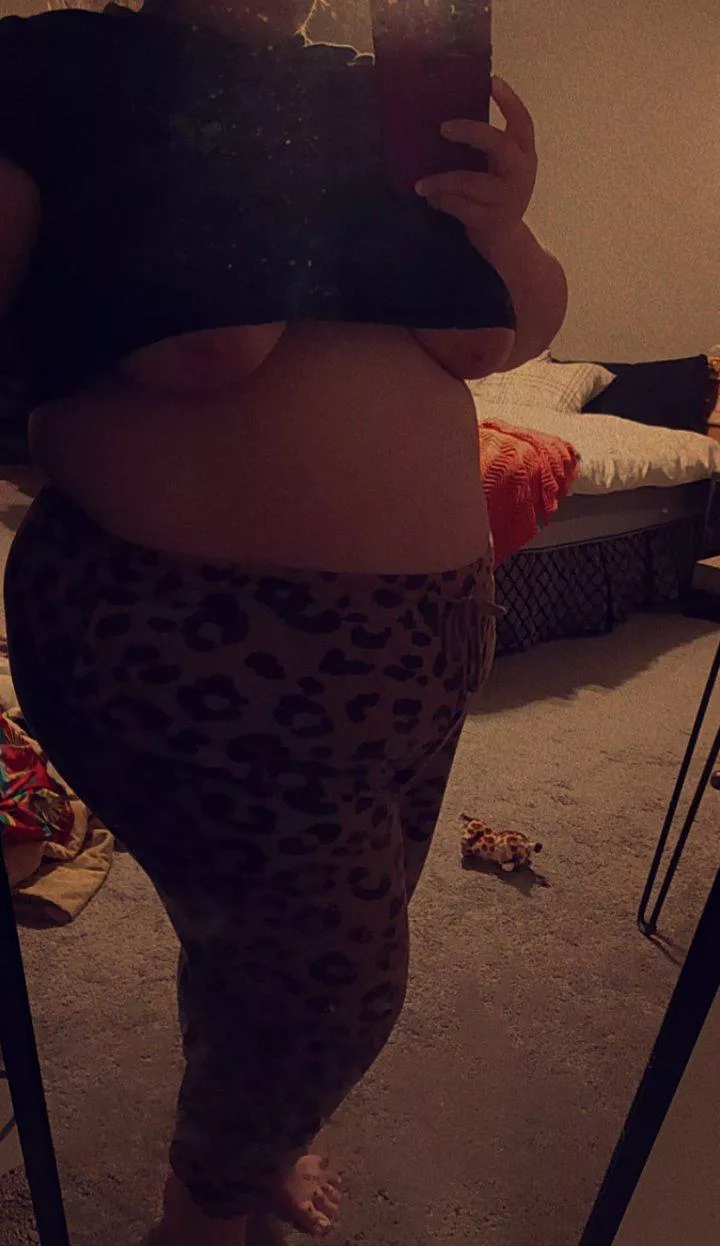 Who's awake and Horny 🙋🥴 posted by Babeisthenamee