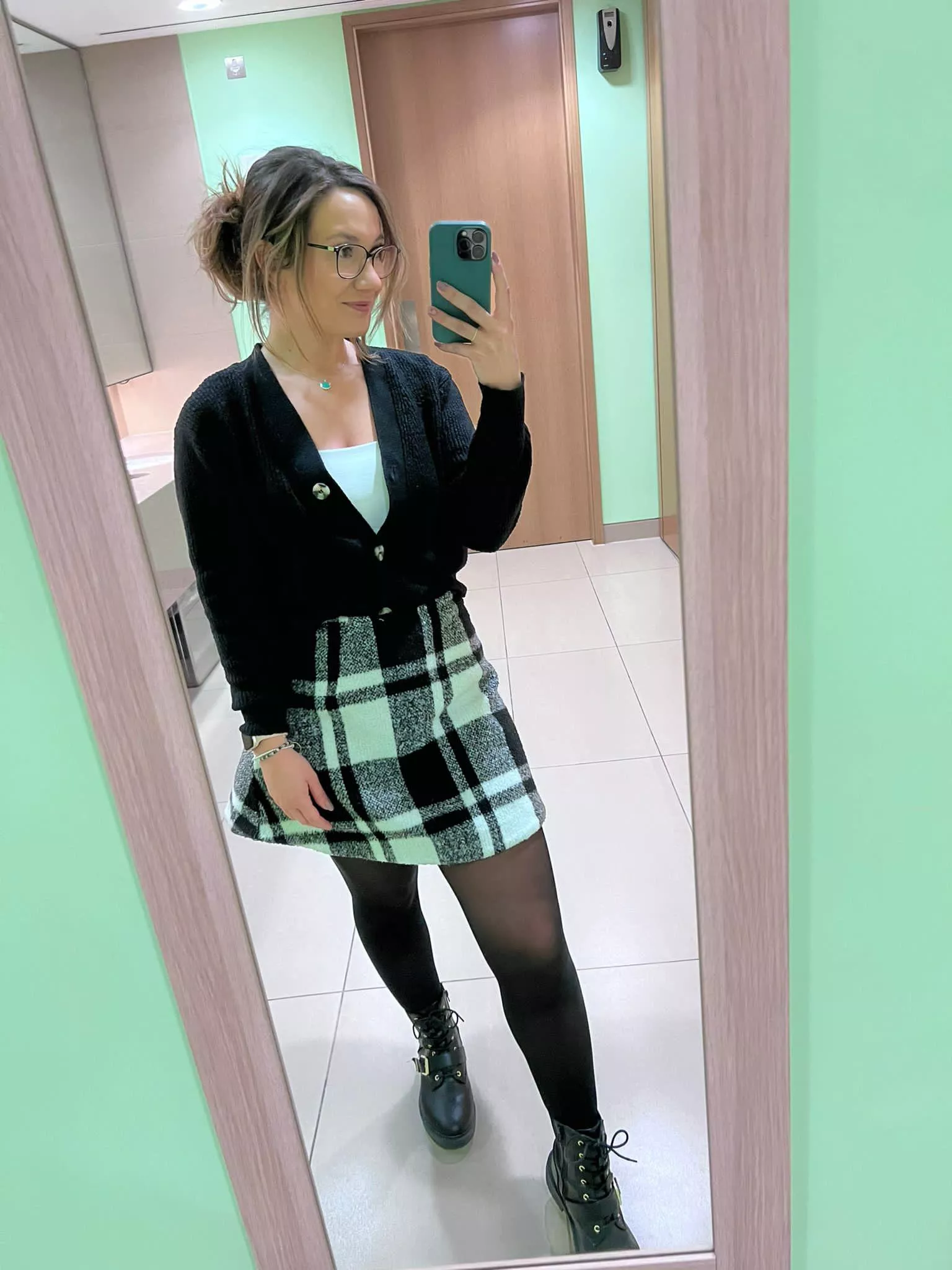 Work outfit for today, so happy it’s still skirts and tights season posted by Daisy_runs