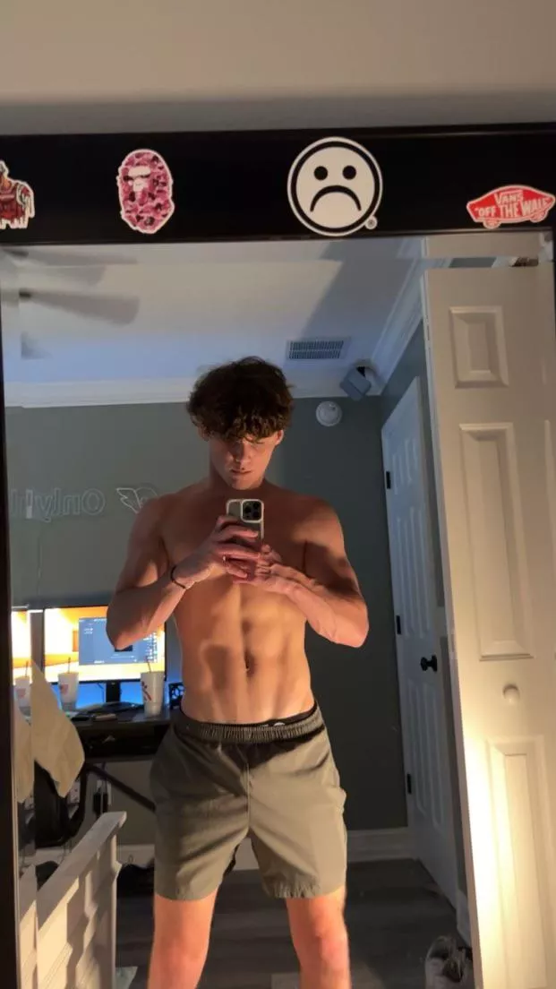 (18 Twink) Would you let me send you nudes ? 🤫 posted by No-Witness3014