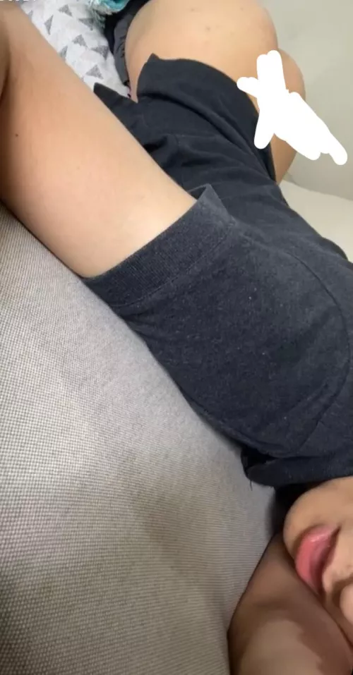 22m bottom from SoCal looking to help a guy with a deep voice cum on live by piscesfeed