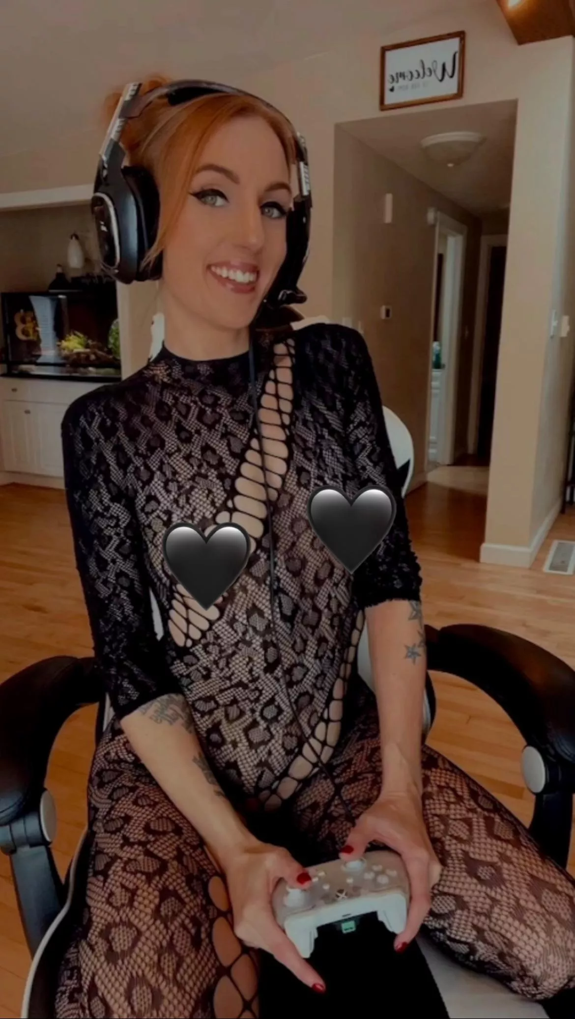 33 year old MILF that loves to game. Can I play with you… posted by l3xi_lov3