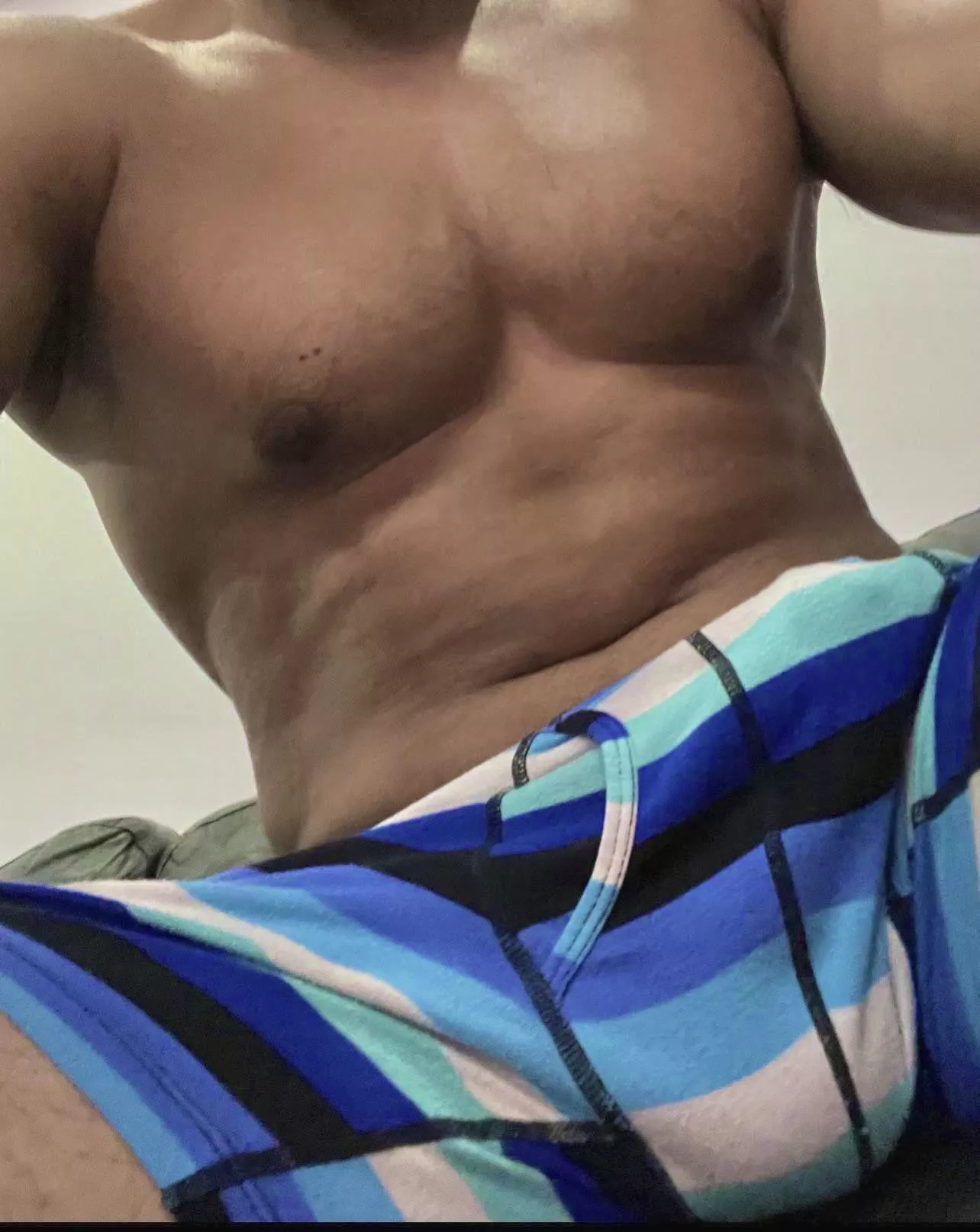 [40] [m] it’s chest day and a slow WFH day, any ladies around? posted by decentman1221