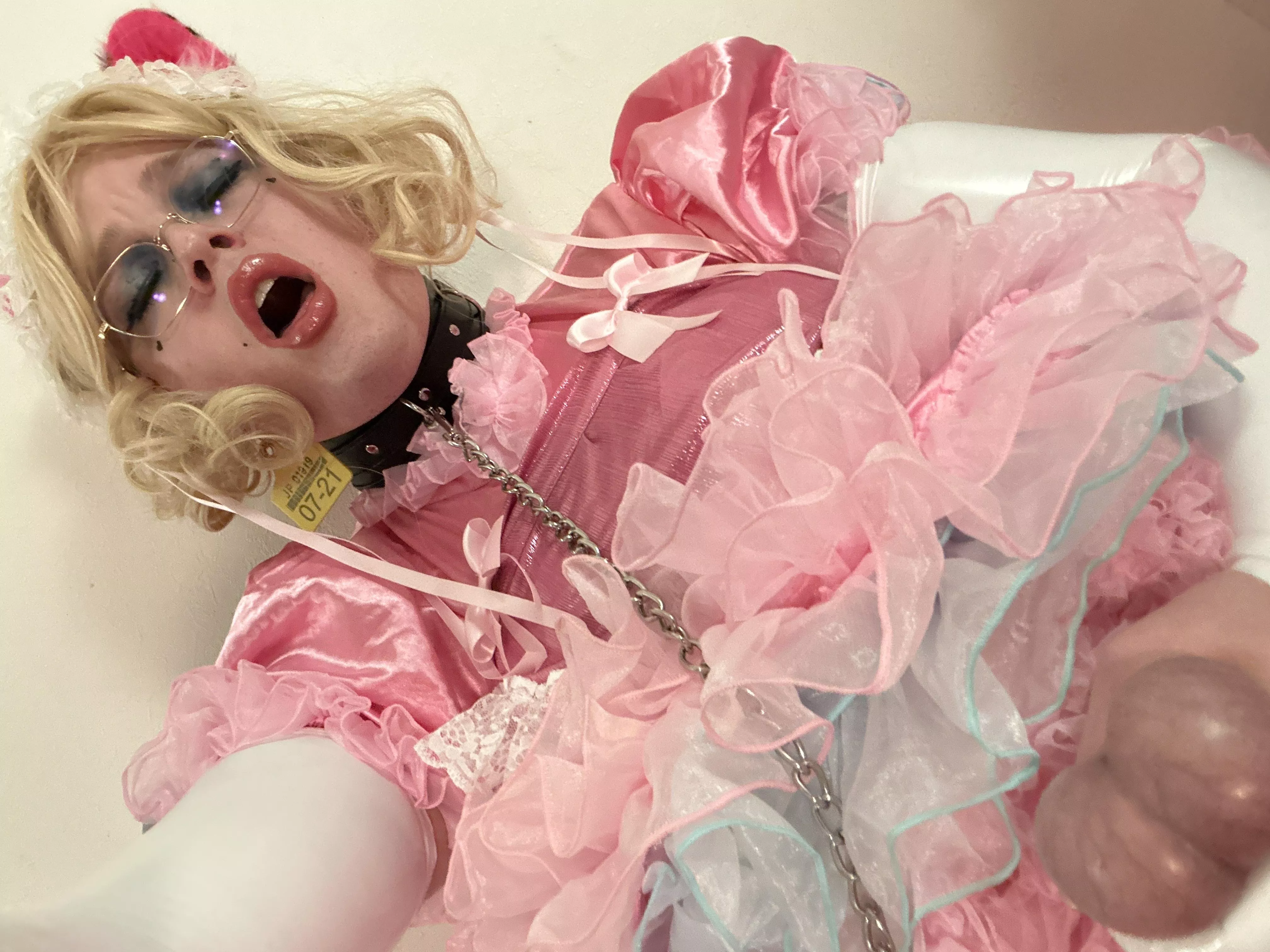 A stranger told me sissy’s don’t need their balls, he made me take this pic for him 💖🎀 posted by BrandiSissyPiglet