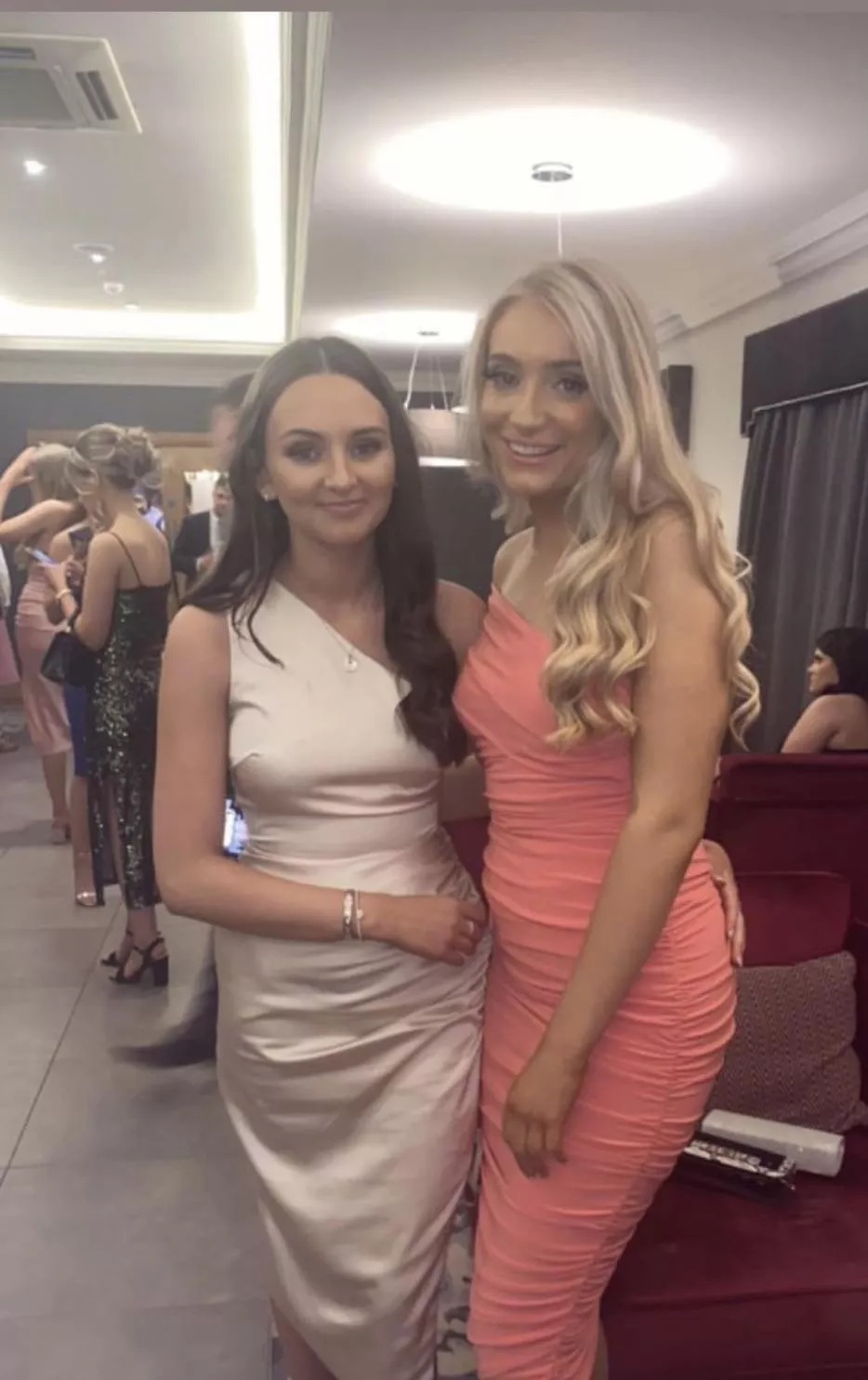 Brunette or blonde [2] posted by spongebobmugabe24