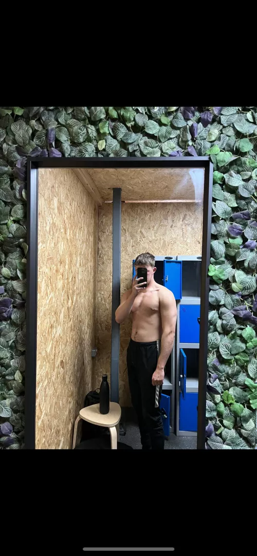 Chest and Tris today [M] by Fickle_Newspaper_304