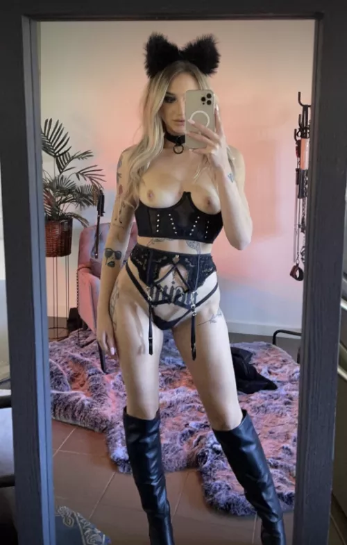 Do I look good in this outfit? by Maddison_Davina