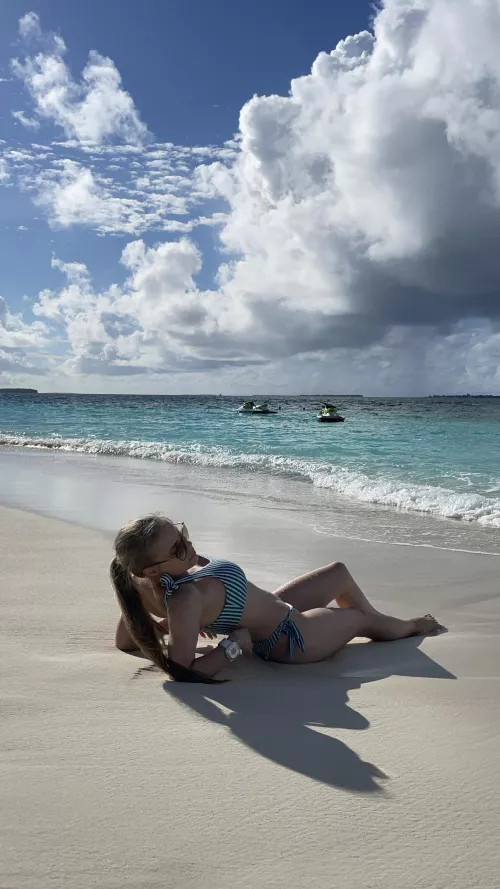 Do you need a bikini on an empty beach? by adlenaline_