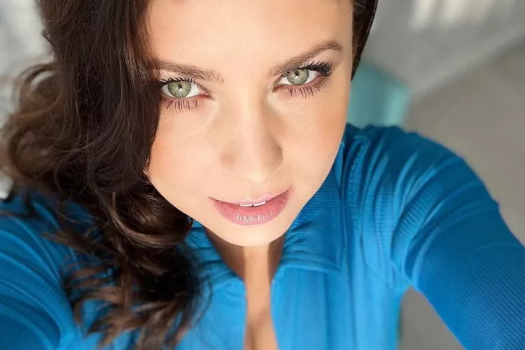 Ewa Sonnet by foxyaidra