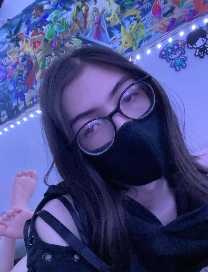 Felt cute in all black 🖤 posted by honiepac