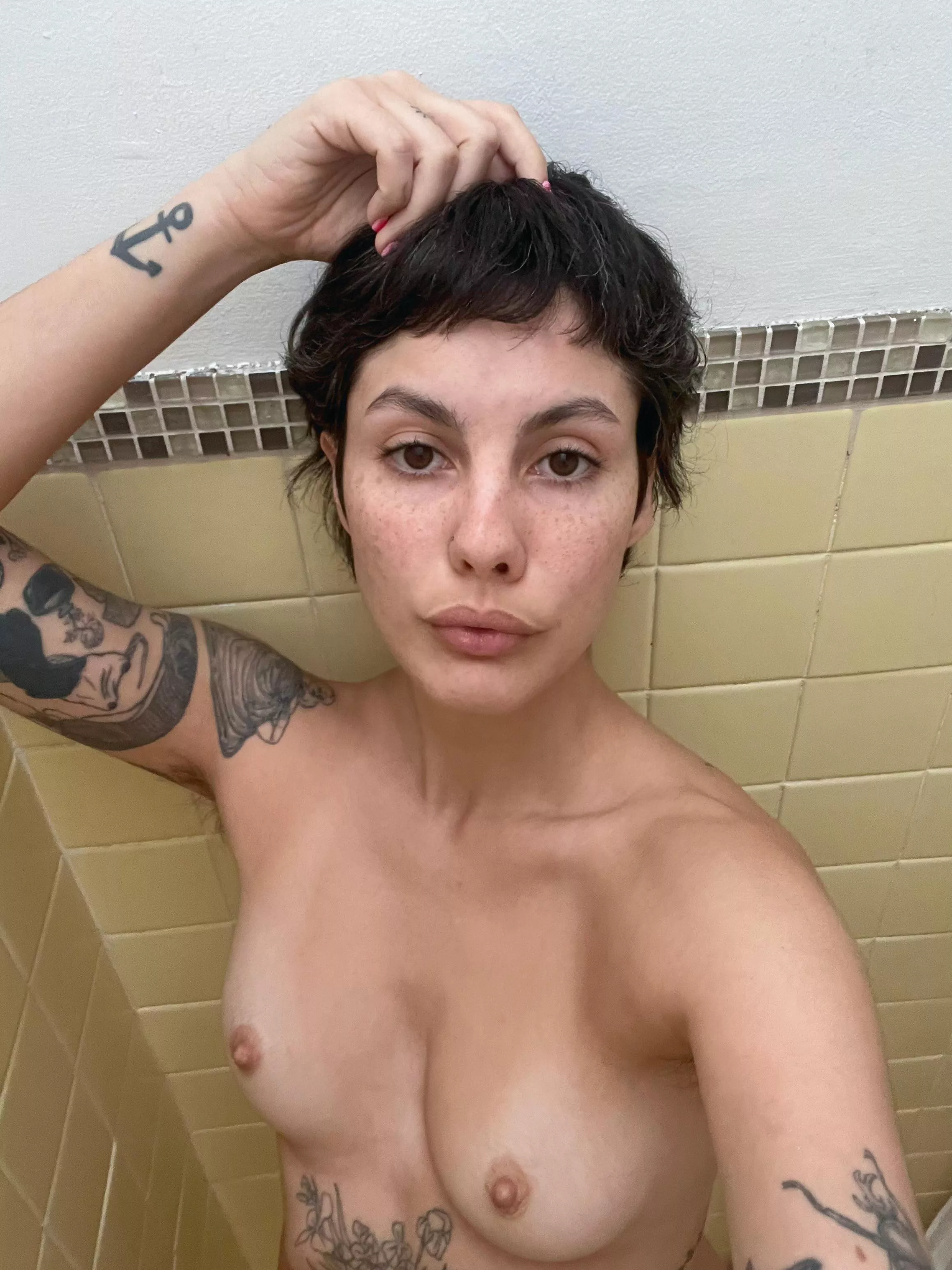 fun valentine’s activities 🥰 you watch me do basic everyday chores and clap and worship everything i do posted by hellosofi