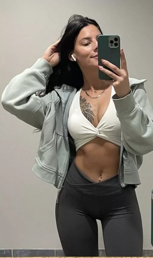 Gym hottie by Sg287287