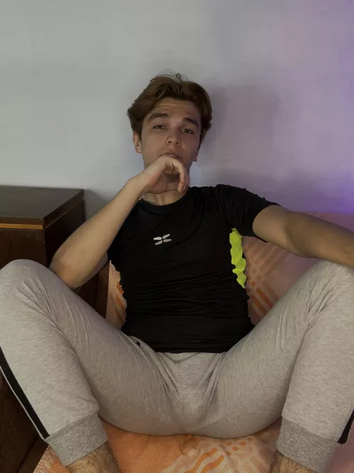 happy birthday to me !!! today I'm 19, and two days ago I was 18 ... by MikkieGrayy