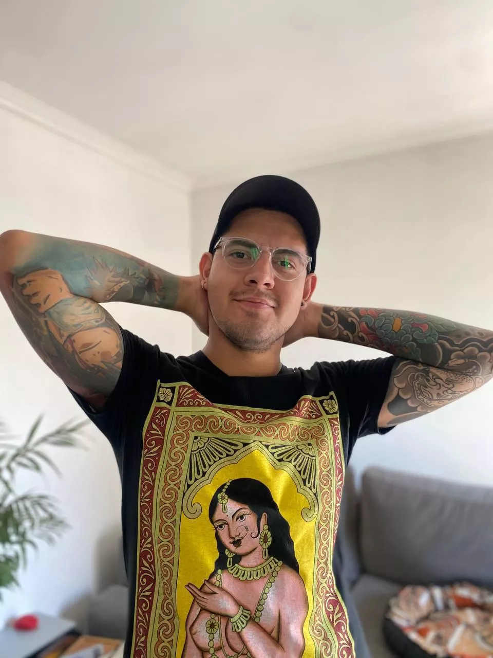 I hope you all have a great day! ✨ posted by Franchesco33