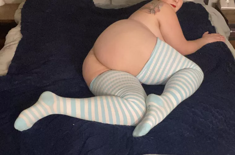 I hope you're all having a lovely hump day by LHOOQ42