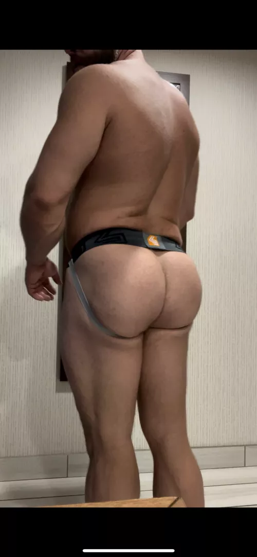 I just started and never stopped, I think I have a problem. by musclUT