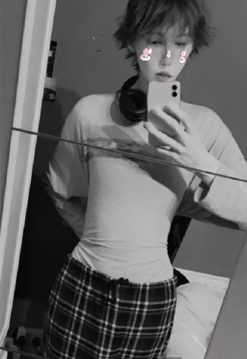 I live in pyjamas 😅💝hii by Femboy4_uu_