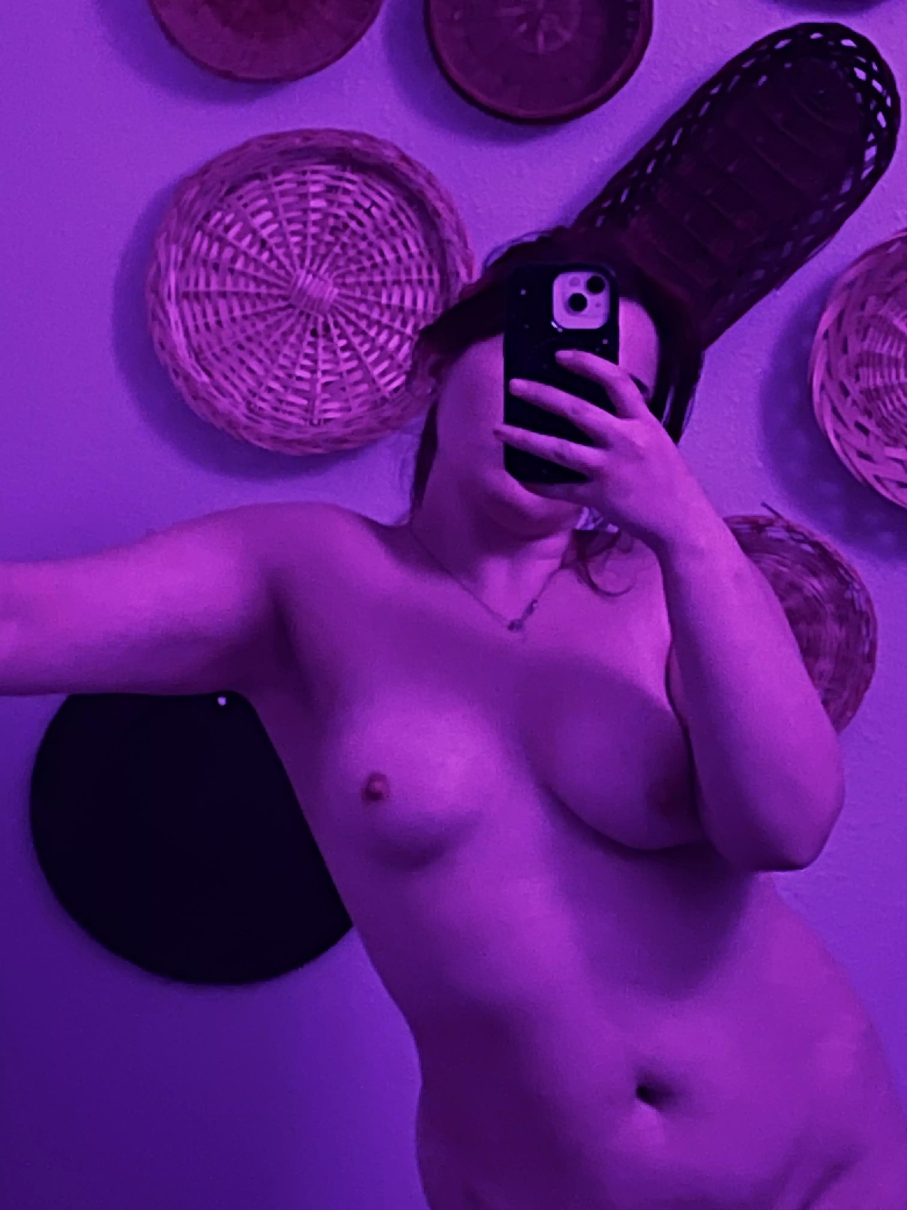 i love moody lighting 💜 posted by SierraSuperNova