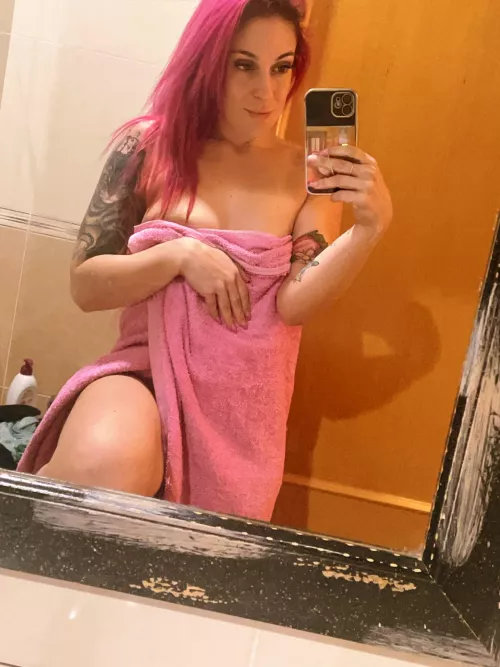 I love pink hair 💗 by Sweeetvelvet21