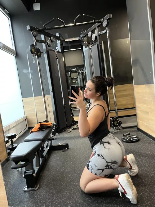 i think girls should wear more leggigns, what do you think about it ? by kikimsund