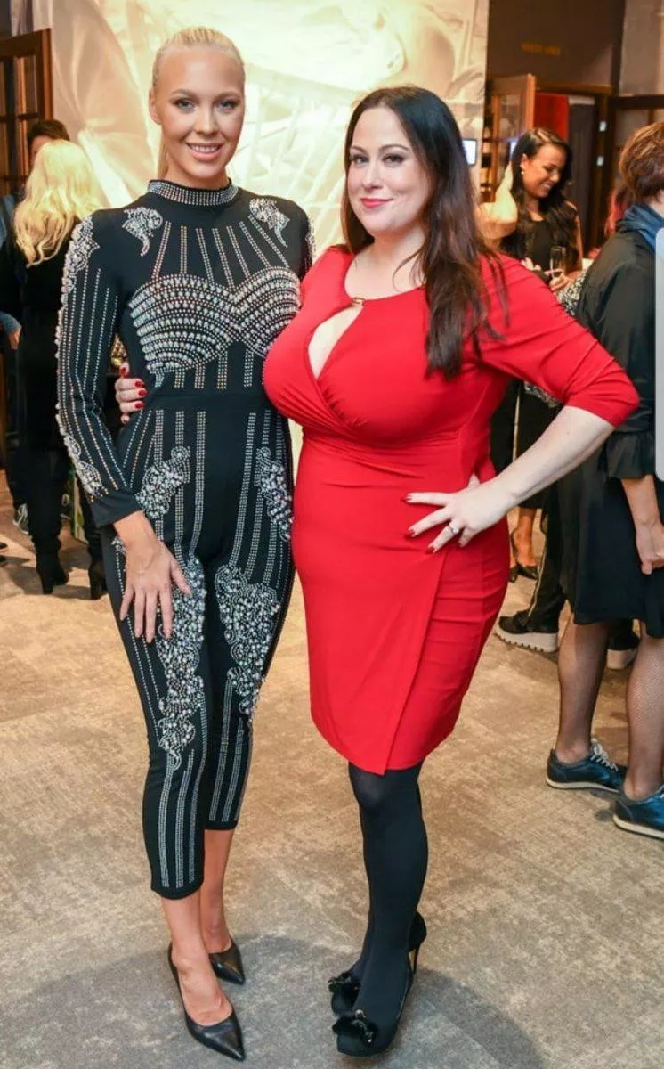 Insecure smile on blond and proude smile on brown🤩 posted by BiDigit