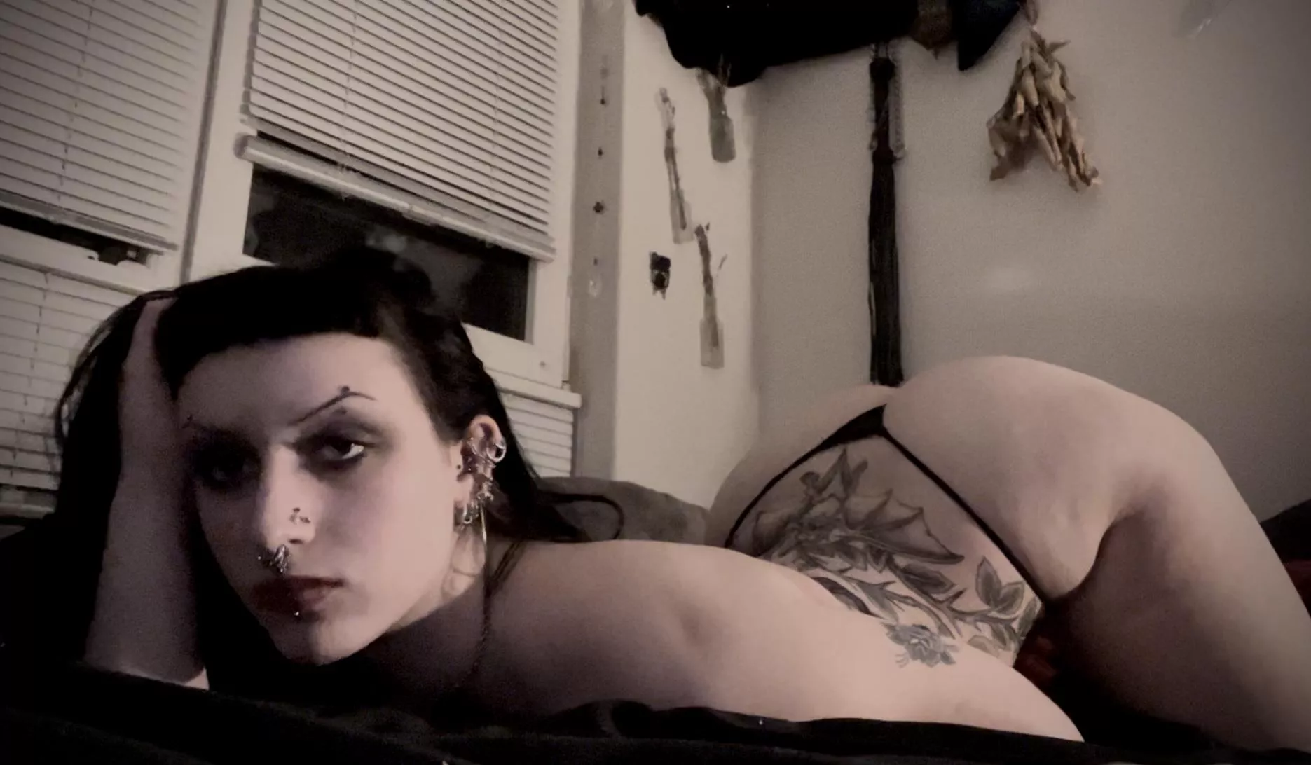 Just a thicc goth girl in bed. What would you do to me?🖤😈 posted by nissa_draven
