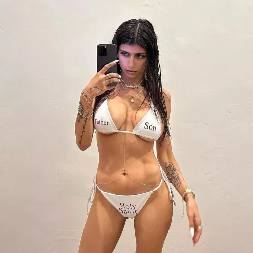 Mia Khalifa by YoungNBeautiful24